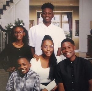 Meet your Posher, Makesha